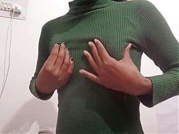 Indian girl showing boobs in cam